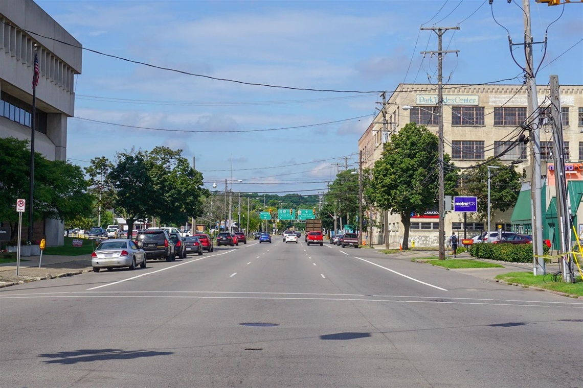 View of Kalamazoo Avenue at Rose Street