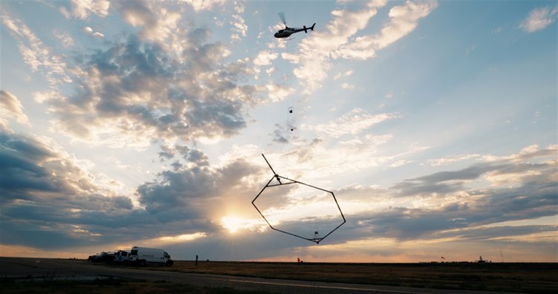 A photo fo a helicopter towing an AEM antenna.