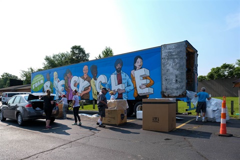 Volunteers collect EPS foam for recycling